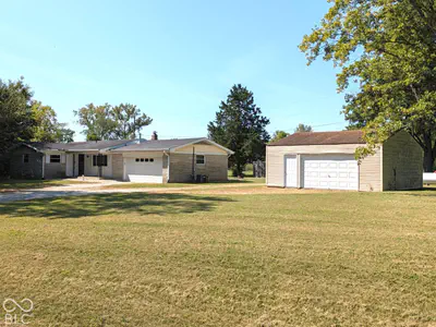 8611 700, Fountaintown
