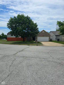 5360 Lakeside Manor Drive, Indianapolis - 3