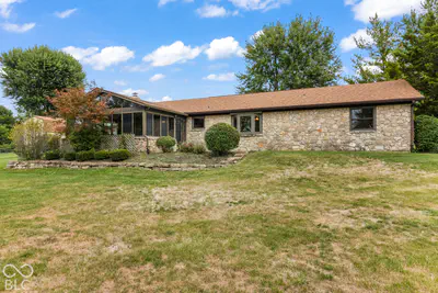 2448 S Sunrise Drive, New Palestine - 27
