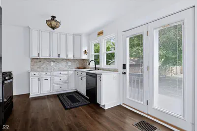 551 E Adams Street, Franklin - 25