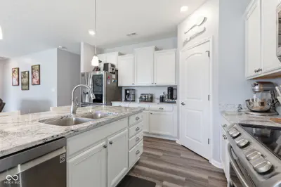 5573 Stone Grove Court, McCordsville - 18