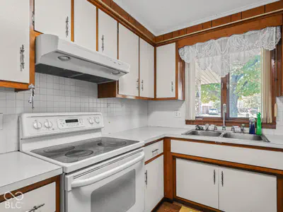 9008 Carriage Lane, Pendleton - 20