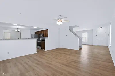 1500 Pencross Ln, Greenwood - 3