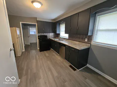203 Walnut Street, Farmland - 11