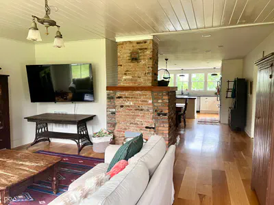 8122 Hall School Road, Monrovia - 18