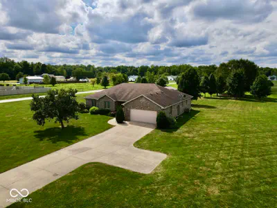 8621 County Road 425, Brazil