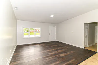 9226 Rochelle Drive, Indianapolis - 2