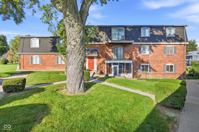 320 Elmead Court, Greenwood
