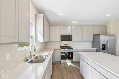 1093 Blackstone Avenue, Franklin - 16