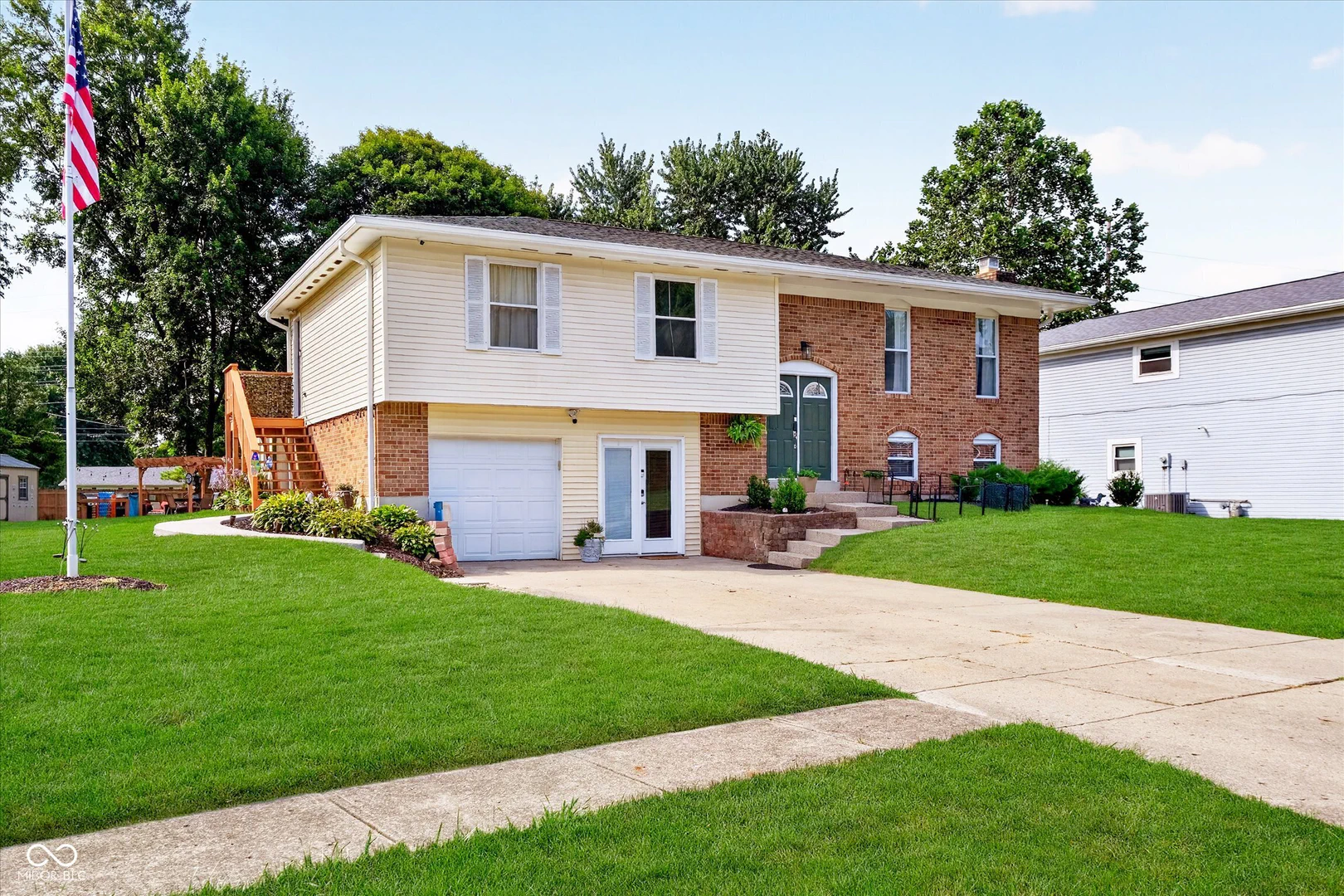 8205 Castleton Boulevard, Indianapolis