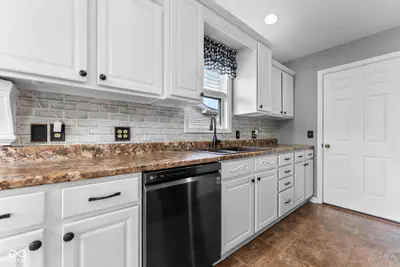 802 Allendale Drive, Seymour - 11