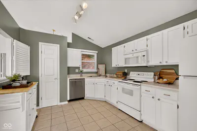 7675 Waterwood Drive, Indianapolis - 8