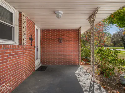 9008 Carriage Lane, Pendleton - 5