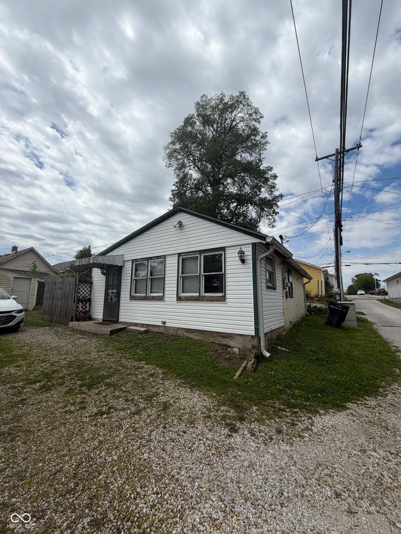 48-50 1/2 Main Street, Mooresville