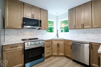 12409 Crystal Pointe Circle, Indianapolis - 8