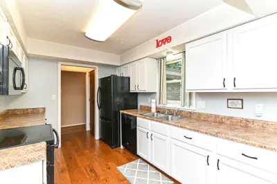 560 Margueritta Court, Greenwood - 9