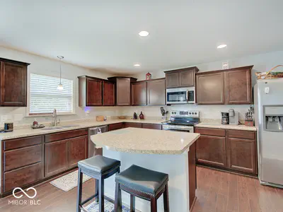 5742 Deer Valley Court, Columbus - 8