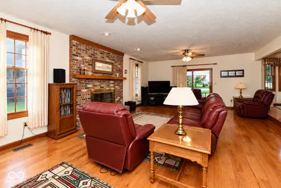 7061 Carrie Drive, New Palestine - 5