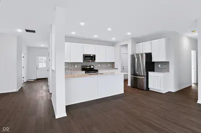 8689 Meadowlands Court, Plainfield - 6