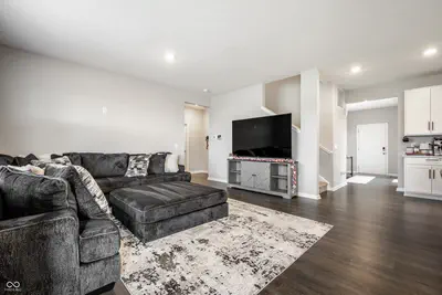 6061 Granby Drive, Whitestown - 12