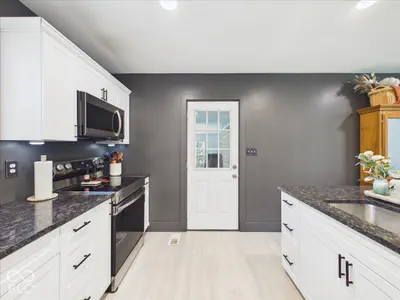 1048 Kessler Boulevard West Drive, Indianapolis - 16