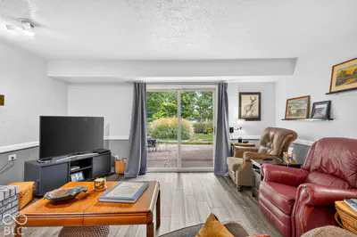 261 Oakwood, Greenwood - 28