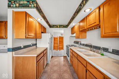 910 W Walnut, Rockville - 17