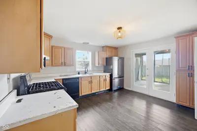 206 Broadway Street, Pendleton - 25