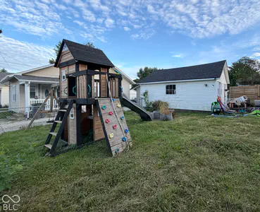 2358 N Grand Avenue, Connersville - 33