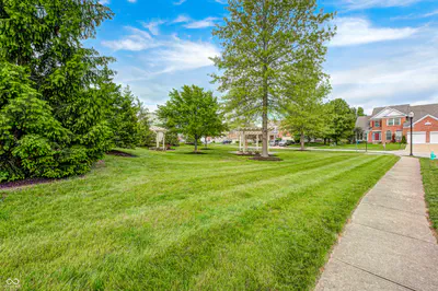 7851 Friends Creek, Avon - 35