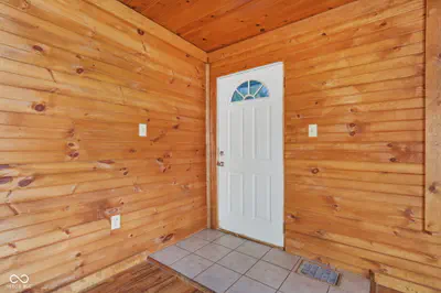 9781 Walnut Street, Lapel - 4