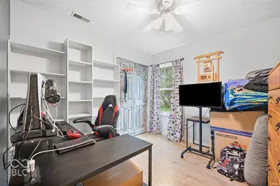1480 Hedge, Greenfield - 14