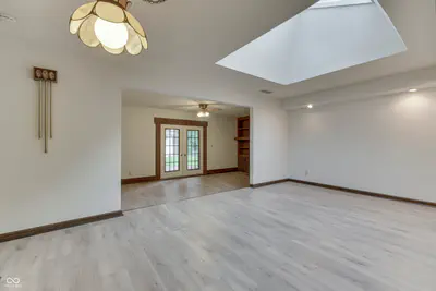 703 Hillcrest Drive, Greenwood - 8