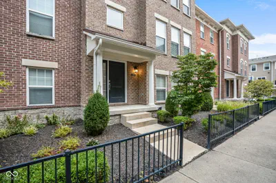 9556 Oakley Drive, Indianapolis - 2