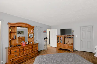 5311 300, New Palestine - 24