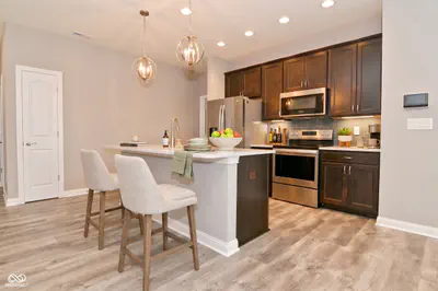 9170 Hedley Way E, Avon - 9