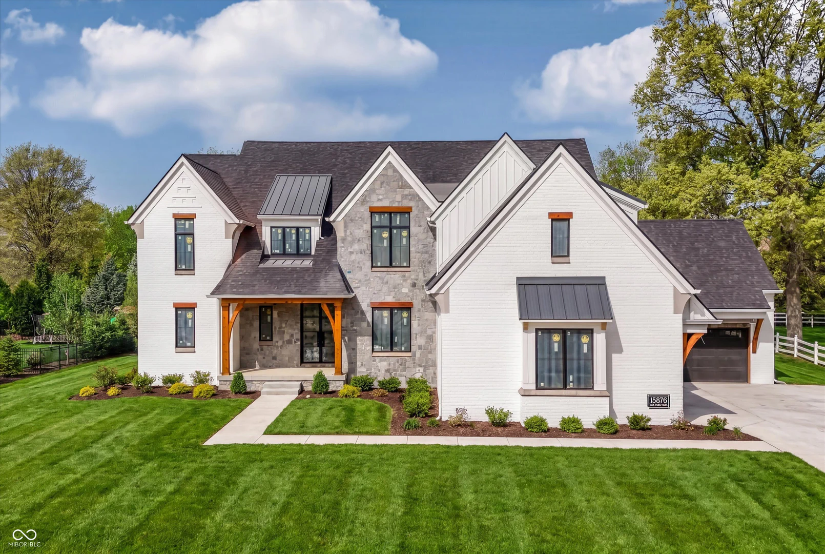 15876 Oak Park, Westfield