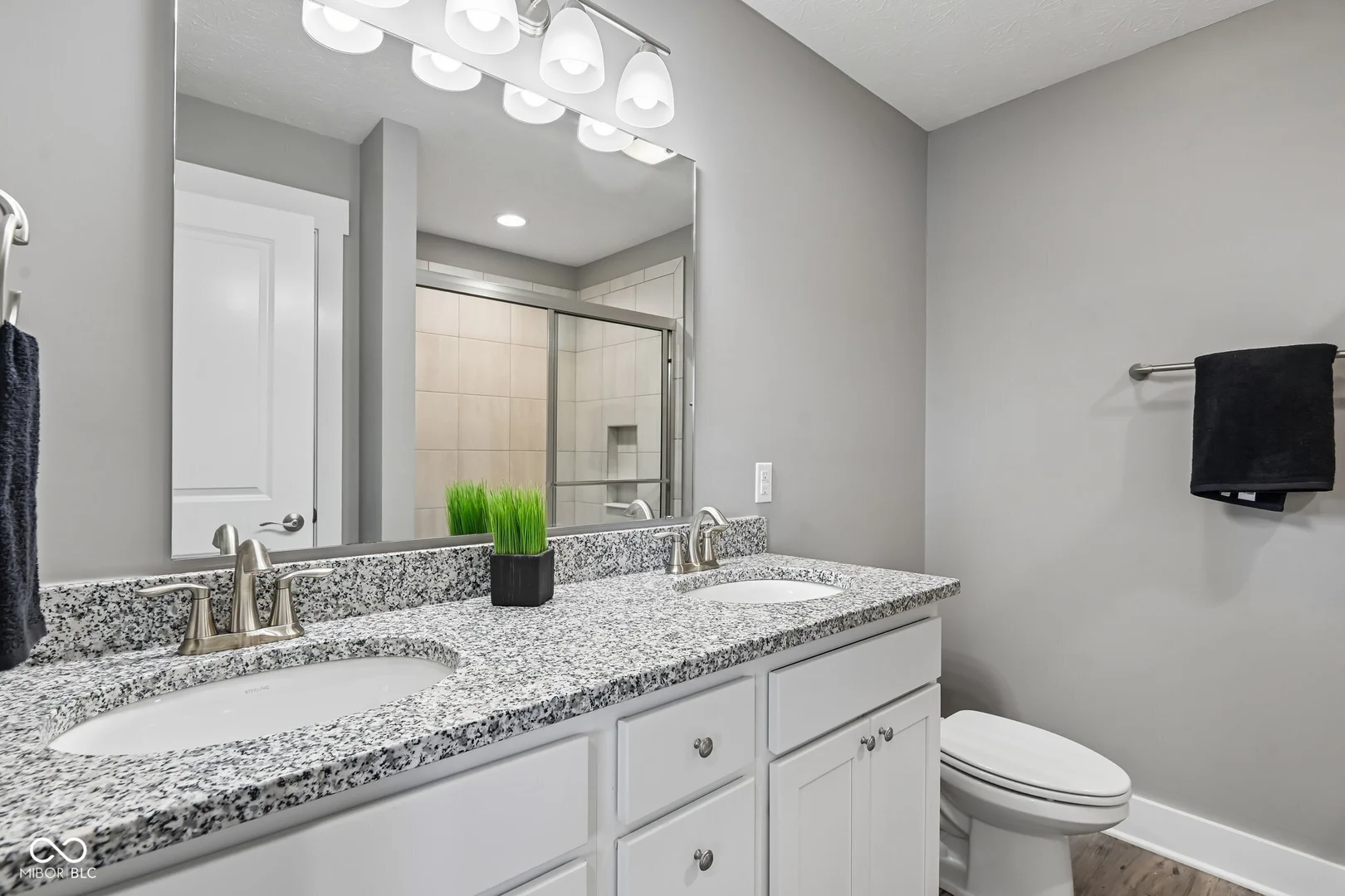8294 Summit Peak Avenue, Fishers