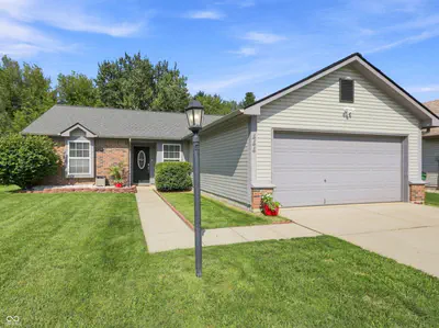 444 E Pine Ridge Drive, Westfield