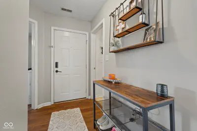 9925 Cedarstone Lane, Avon - 3