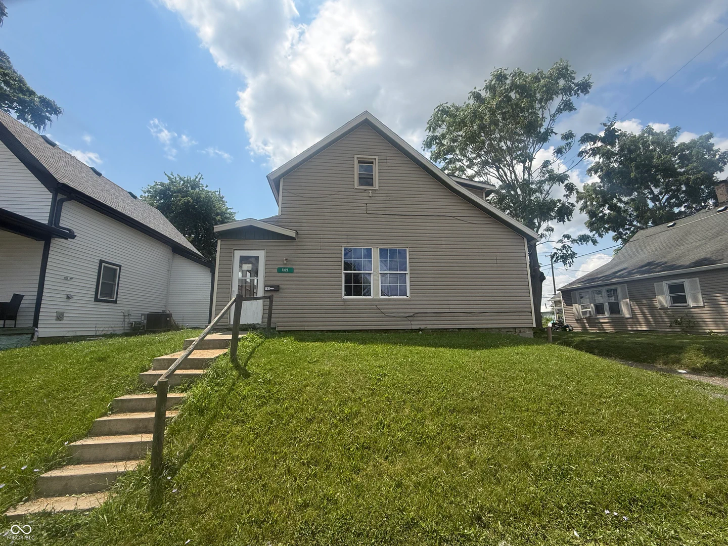 1321 B Street, Elwood