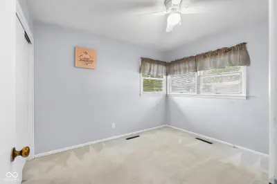 2874 S Oakland Drive, Shelbyville - 33