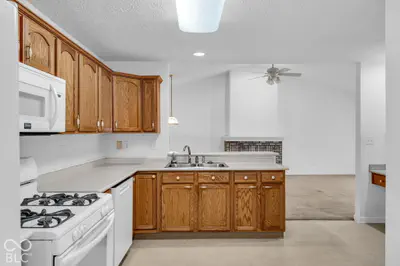 340 Lakewood Court, Avon - 20