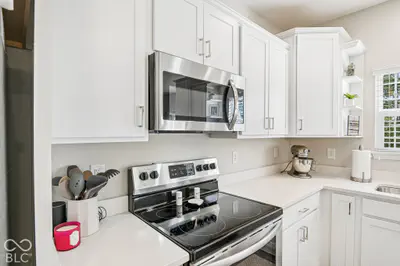 8591 Hollyhock Grove, Avon - 17