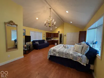5552 300, New Palestine - 56