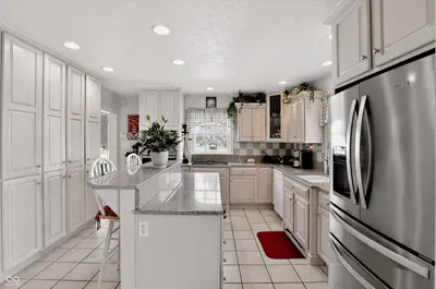 9510 235th Street, Cicero - 10