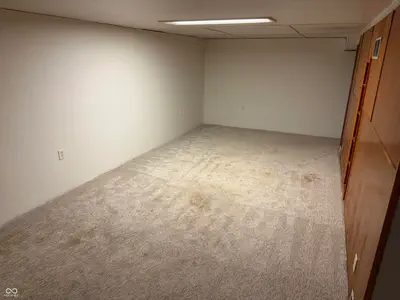 323 Hillsdale Drive, Bloomington - 24
