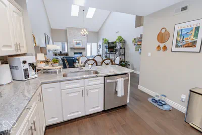 12139 Black Hills Drive, Fishers - 16