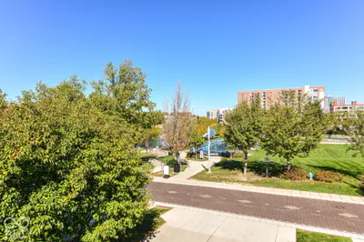 327 Walnut Street, Indianapolis - 31
