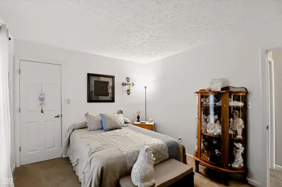 5311 300, New Palestine - 28